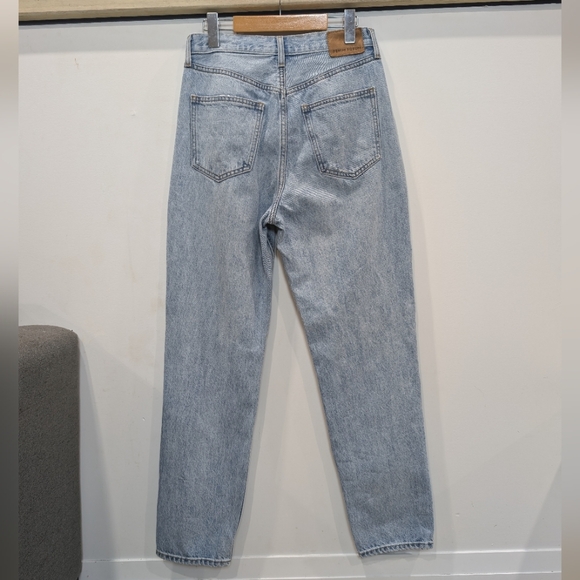 DENIM FORUM | Women's Light Wash BF High Rise Loose Straight Leg Distressed Jean - Picture 5 of 5